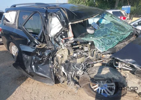 2016 Toyota Sienna Xle 8 Passenger z USA, uszkodzony, nr VIN 5TDYK3DC3GS764208